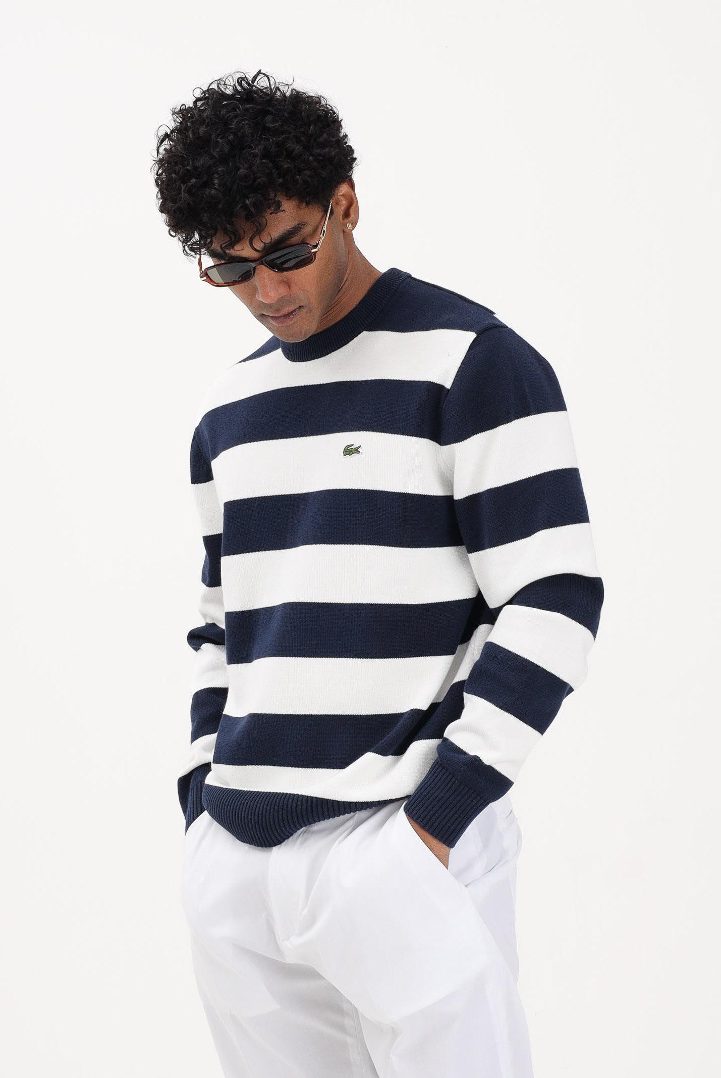 LACOSTE Maglioncino girocollo bianco e blu da uomo con motivo a righe vistose AH0608 HHW LACOSTE