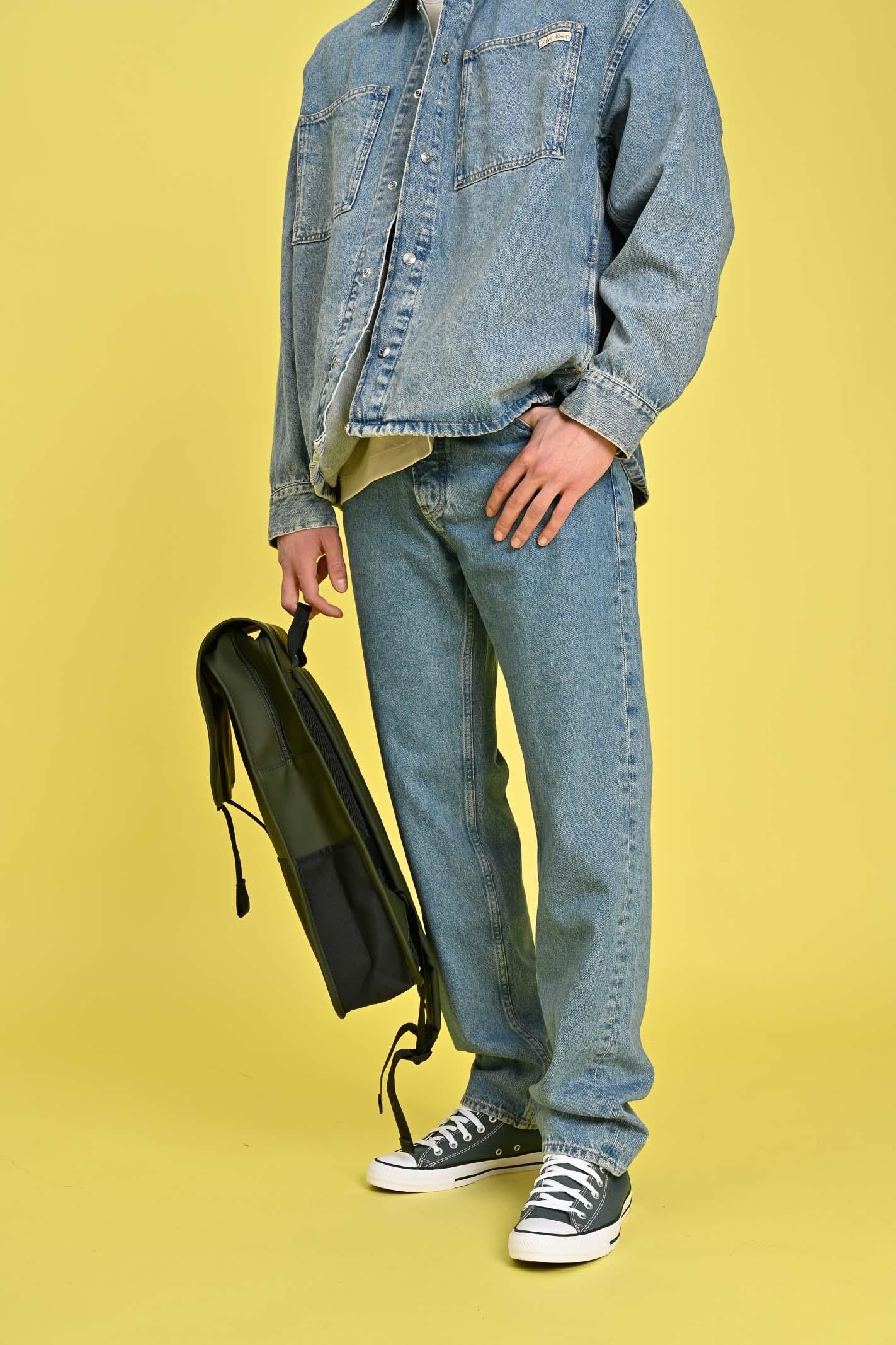 Jeans in denim blu chiaro da uomo con un lavaggio classico J30J327015 1A4 CALVIN KLEIN JEANS