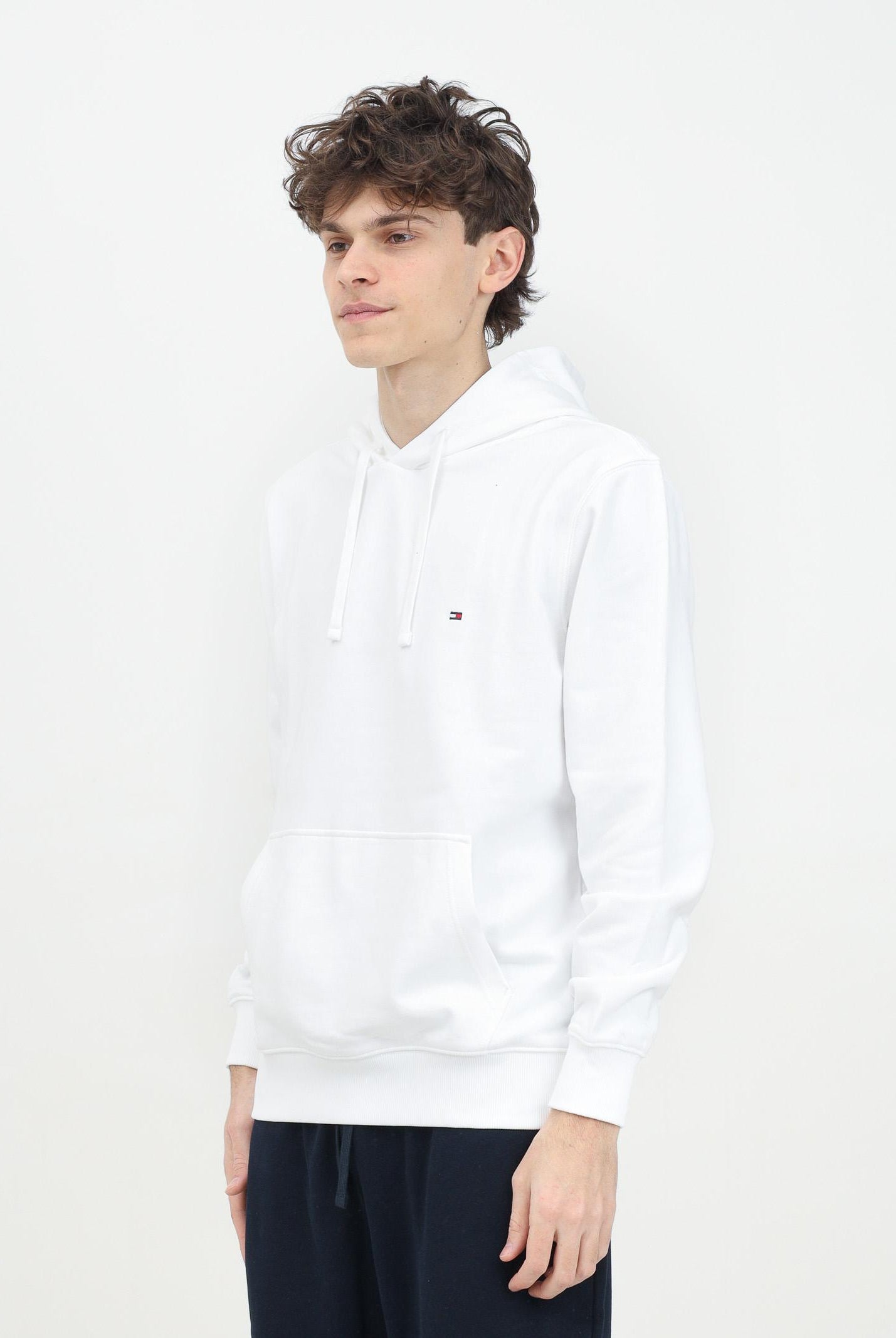 Felpa con cappuccio bianca da uomo rifinita da logo MW0MW37235 YBR TOMMY HILFIGER