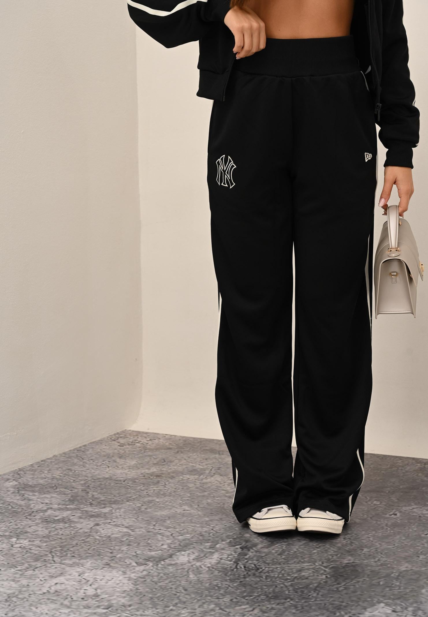 NEW ERA Pantalone sportivo Track New York Yankees MLB Midi Logo nero da donna 60684424 . NEW ERA