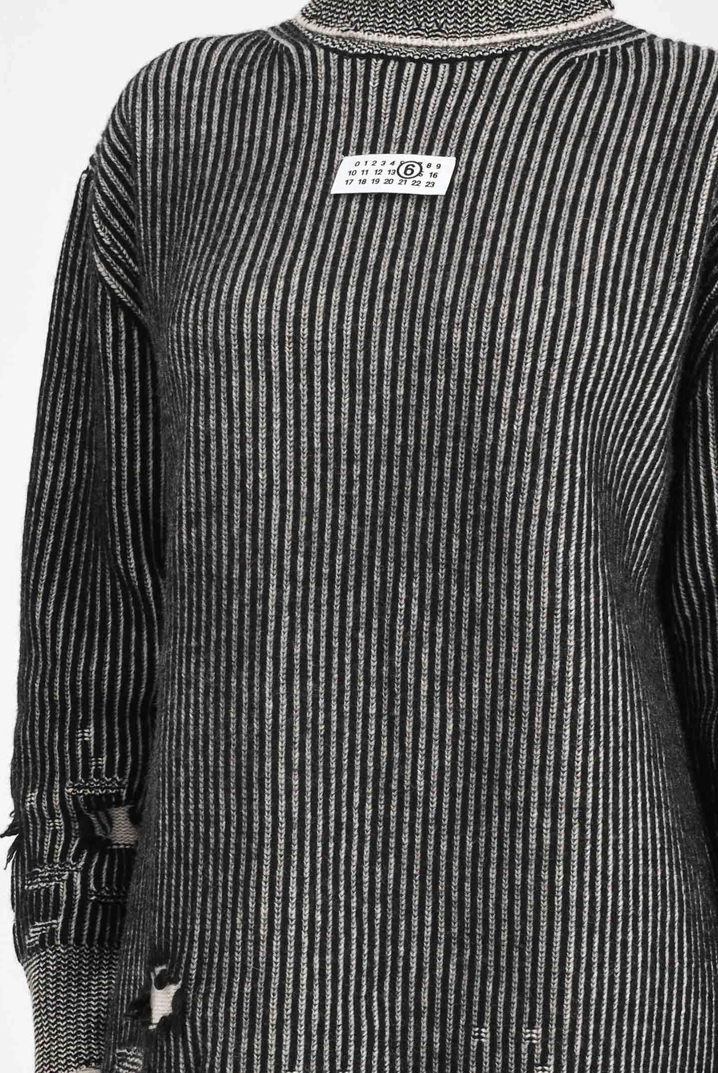 MAISON MARGIELA Abito corto nero per donna e bambina con sottili righe e patch logo M60847MM06K M6C39 MAISON MARGIELA