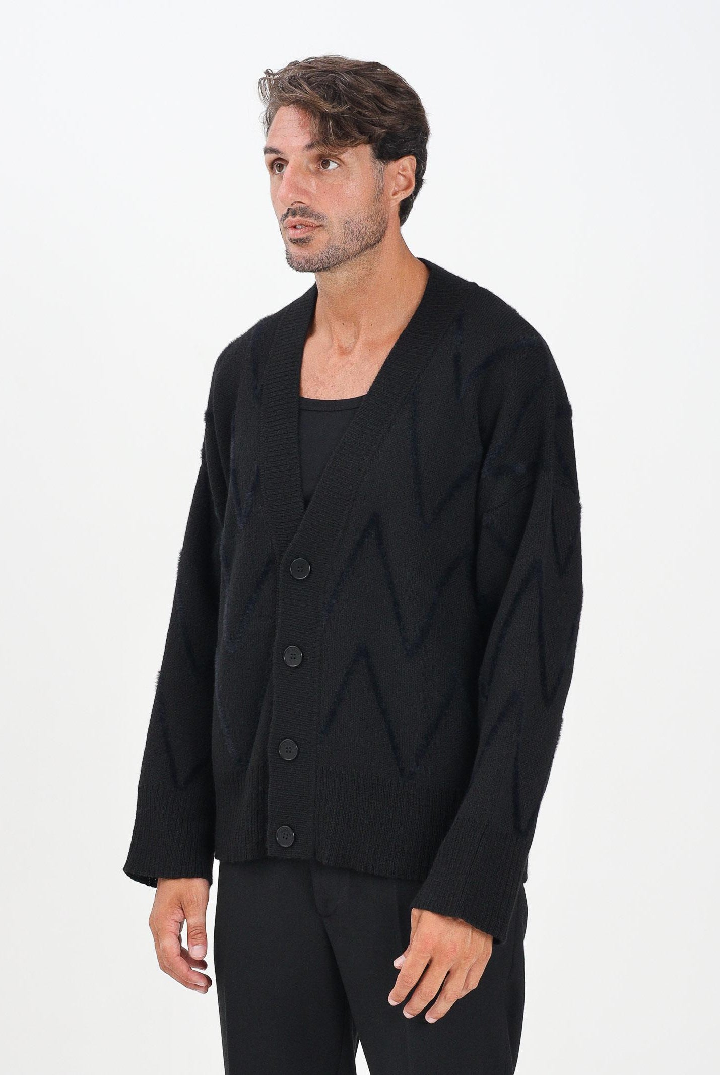 I'M BRIAN Cardigan nero da uomo caratterizzato da una lavorazione a zig-zag MA3418 009 I'M BRIAN