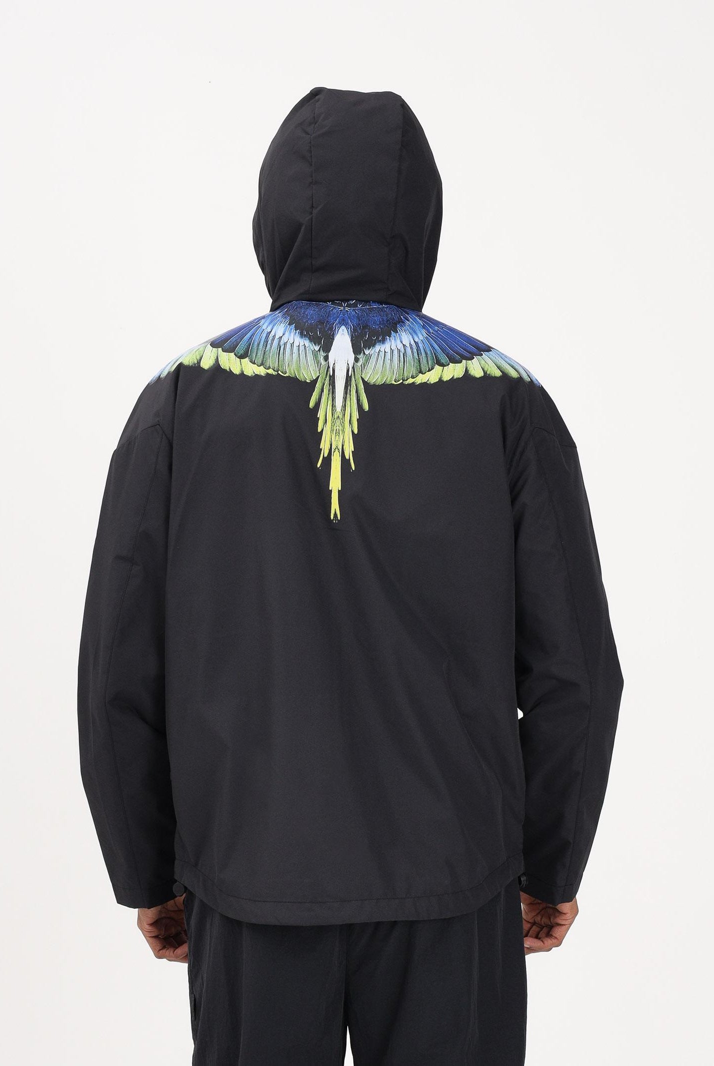 MARCELO BURLON COUNTY OF MILAN Giacca a vento nera da uomo con stampa S6CMMAJK108 110 MARCELO BURLON COUNTY OF MILAN