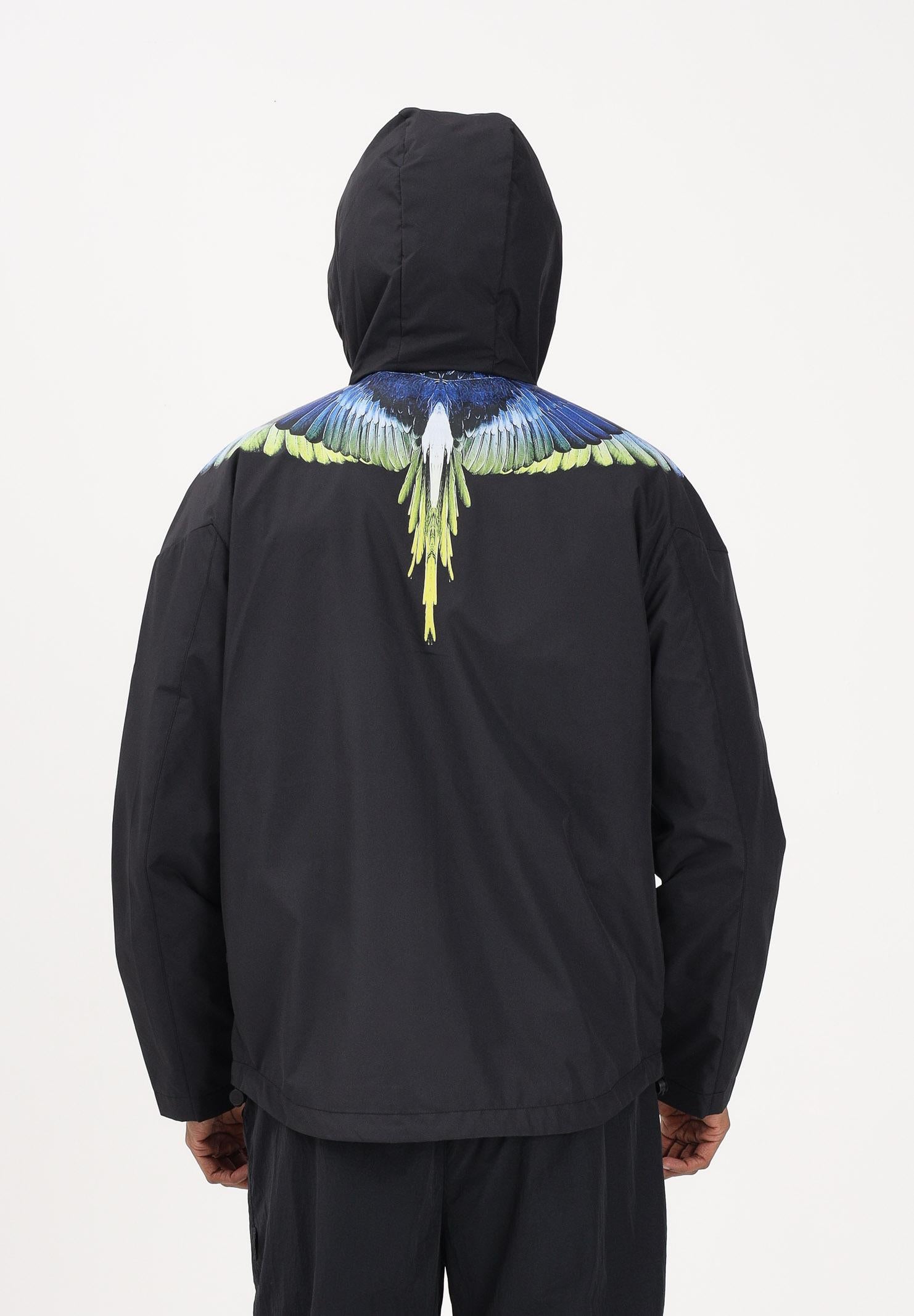MARCELO BURLON COUNTY OF MILAN Giacca a vento nera da uomo con stampa S6CMMAJK108 110 MARCELO BURLON COUNTY OF MILAN