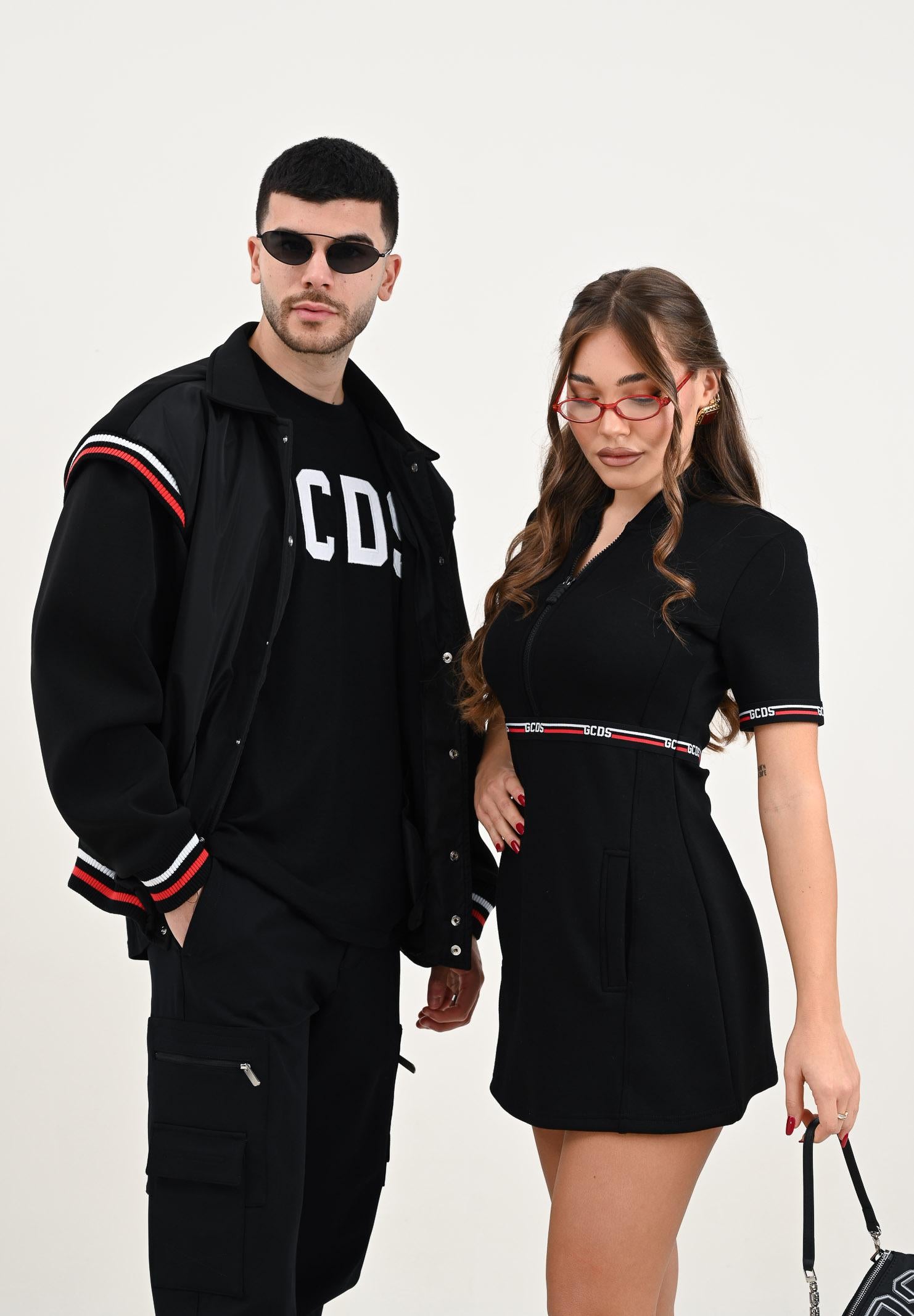 GCDS T-shirt a manica corta nera per uomo e donna con logo GCDS B1XM2315JI9 99 GCDS