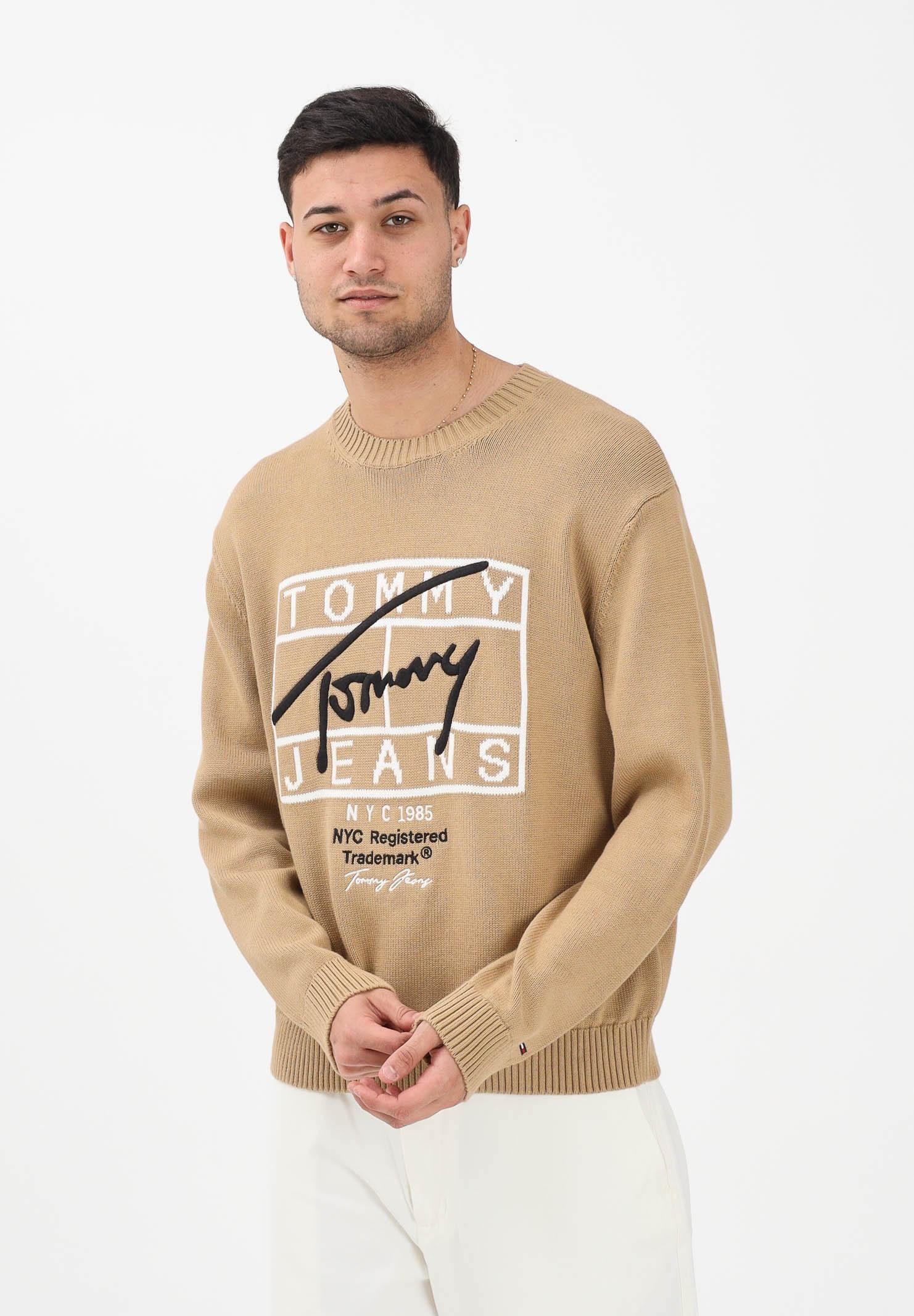 TOMMY JEANS Maglioncino girocollo beige da uomo con logo DM0DM22401 AEN TOMMY JEANS