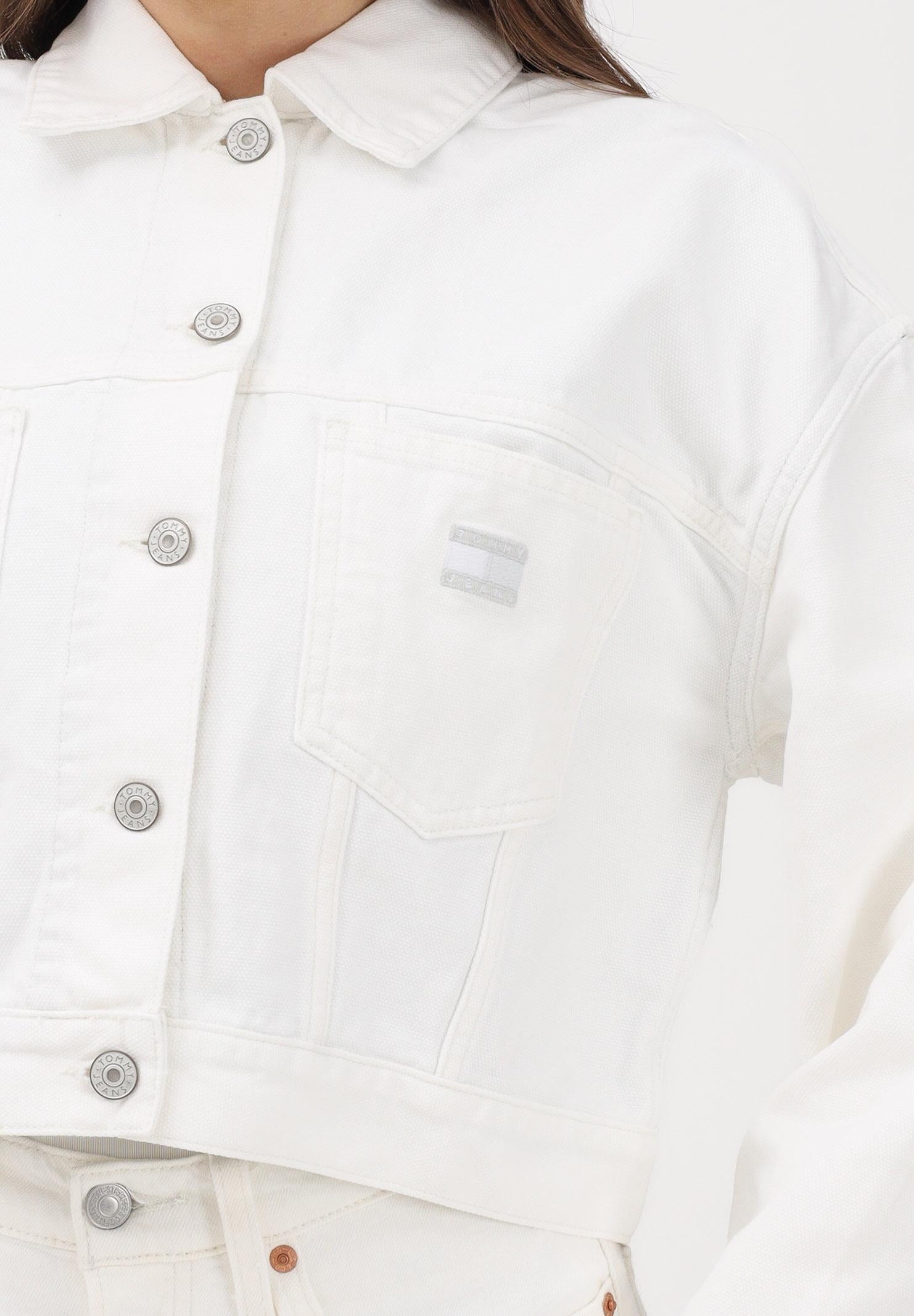 TOMMY JEANS Giubbotto in denim bianco da donna con logo sul retro DW0DW21979 1D0 TOMMY JEANS