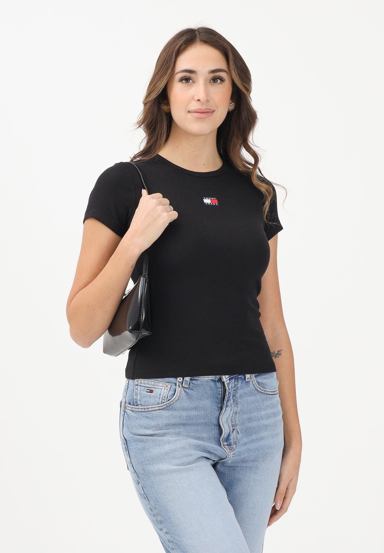 TOMMY JEANS T-shirt a manica corta nera da donna con patch logo DW0DW17881 BDS TOMMY JEANS