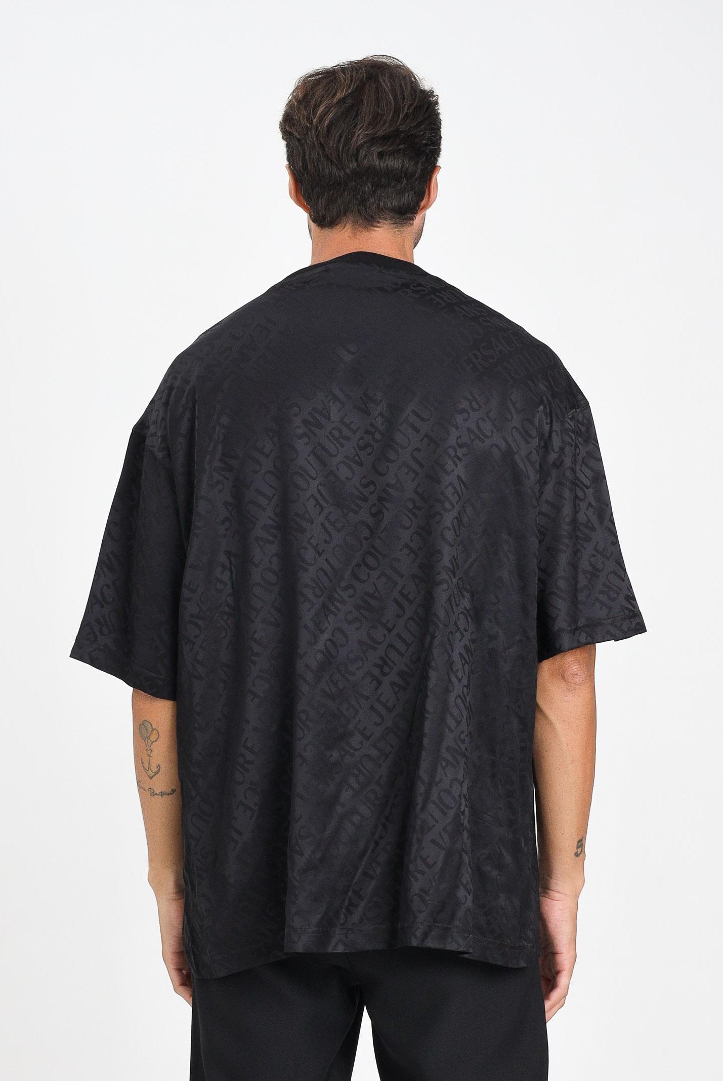 VERSACE JEANS COUTURE T-shirt a manica corta nera da uomo con inserti sul retro e sulle maniche in raso logato 79GAH610J0001 899 VERSACE JEANS COUTURE