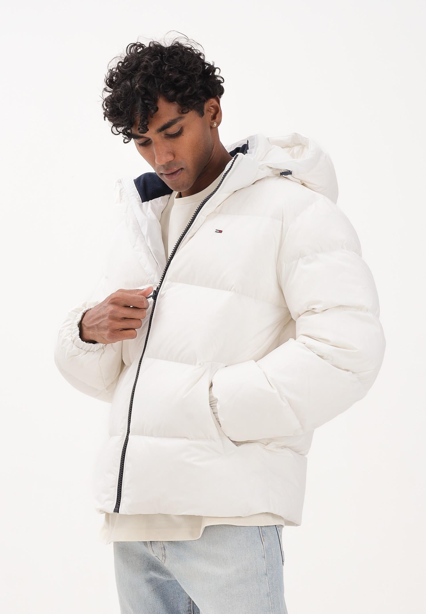 TOMMY JEANS Piumino bianco da uomo con logo DM0DM19786YBL TOMMY JEANS