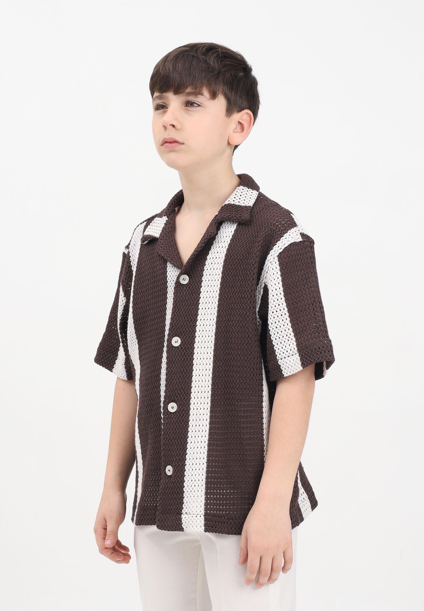 I'M BRIAN Camicia a maniche corte da bambino realizzata in maglia con motivo a righe marroni e panna CA3280J 020 I'M BRIAN