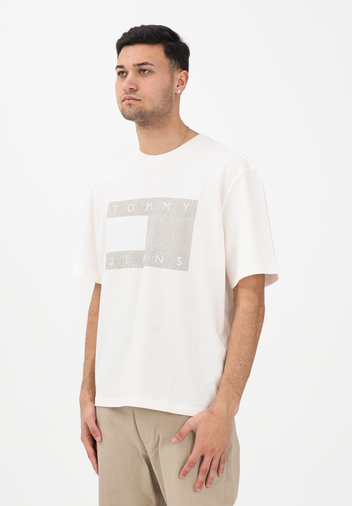 TOMMY JEANS T-shirt a manica corta panna da uomo con stampa logo effetto consumato DM0DM22463 YBH TOMMY JEANS