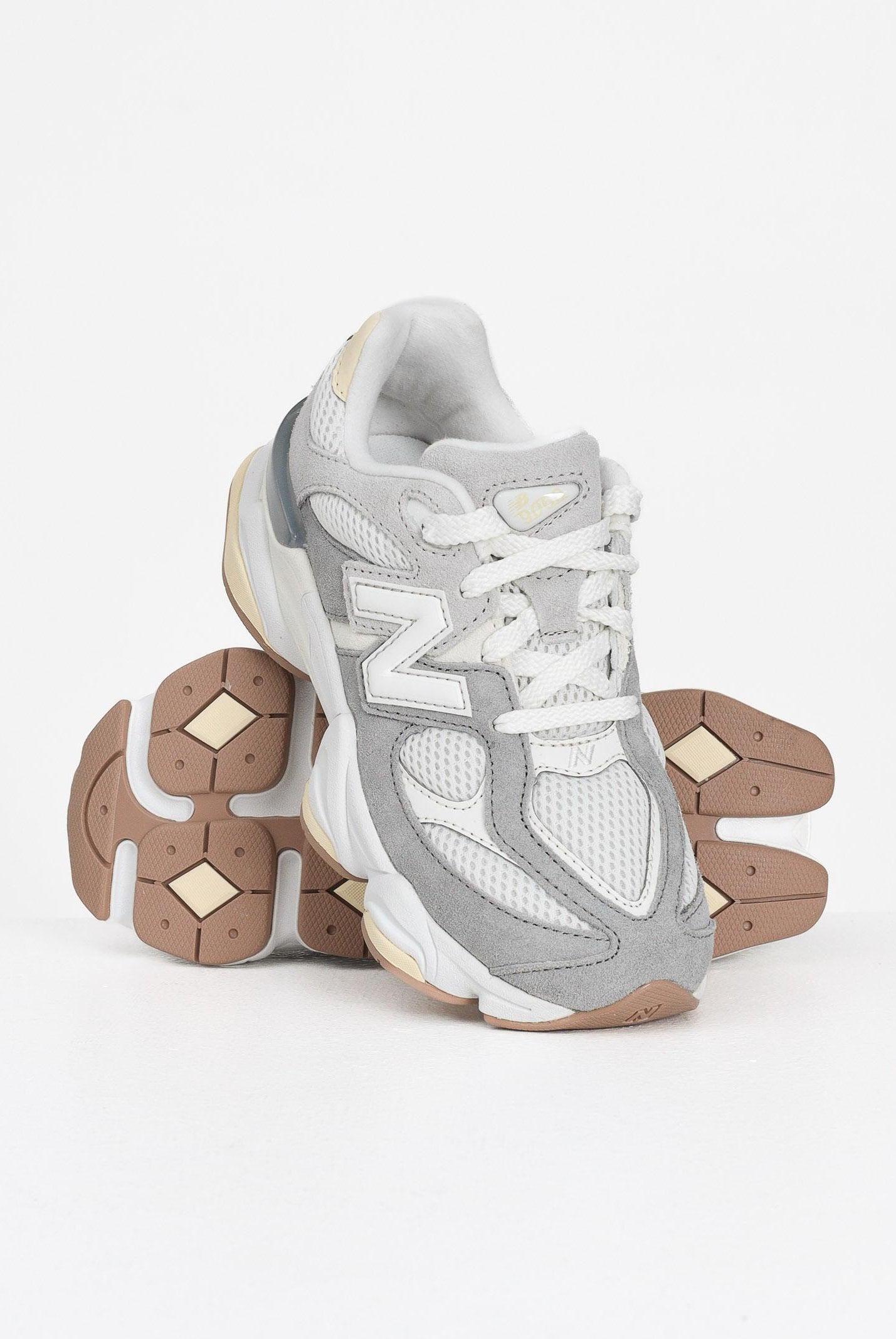 NEW BALANCE Sneakers 9060 LACE grigie per bambino e bambina PC9060AB NEW BALANCE