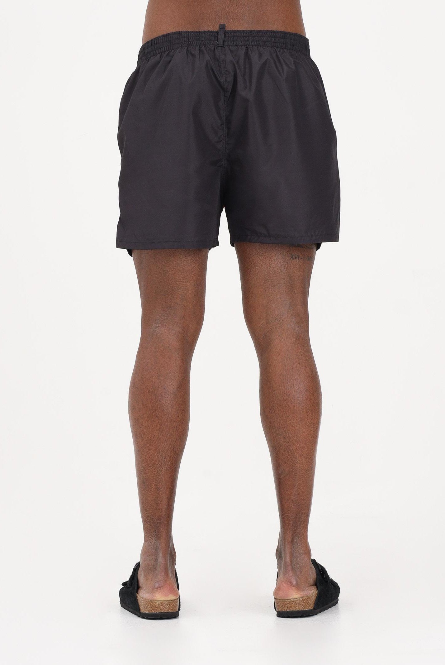 DSQUARED2 Shorts mare nero da uomo con maxi stampa logo D7B626710 001 DSQUARED2