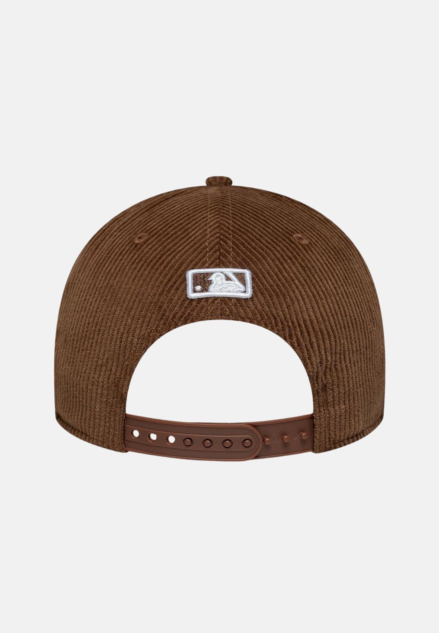 NEW ERA Cappello con visiera 9FORTY M-Crown New York Yankees MLB in velluto a costine marrone per uomo e donna 60691054 NEW ERA