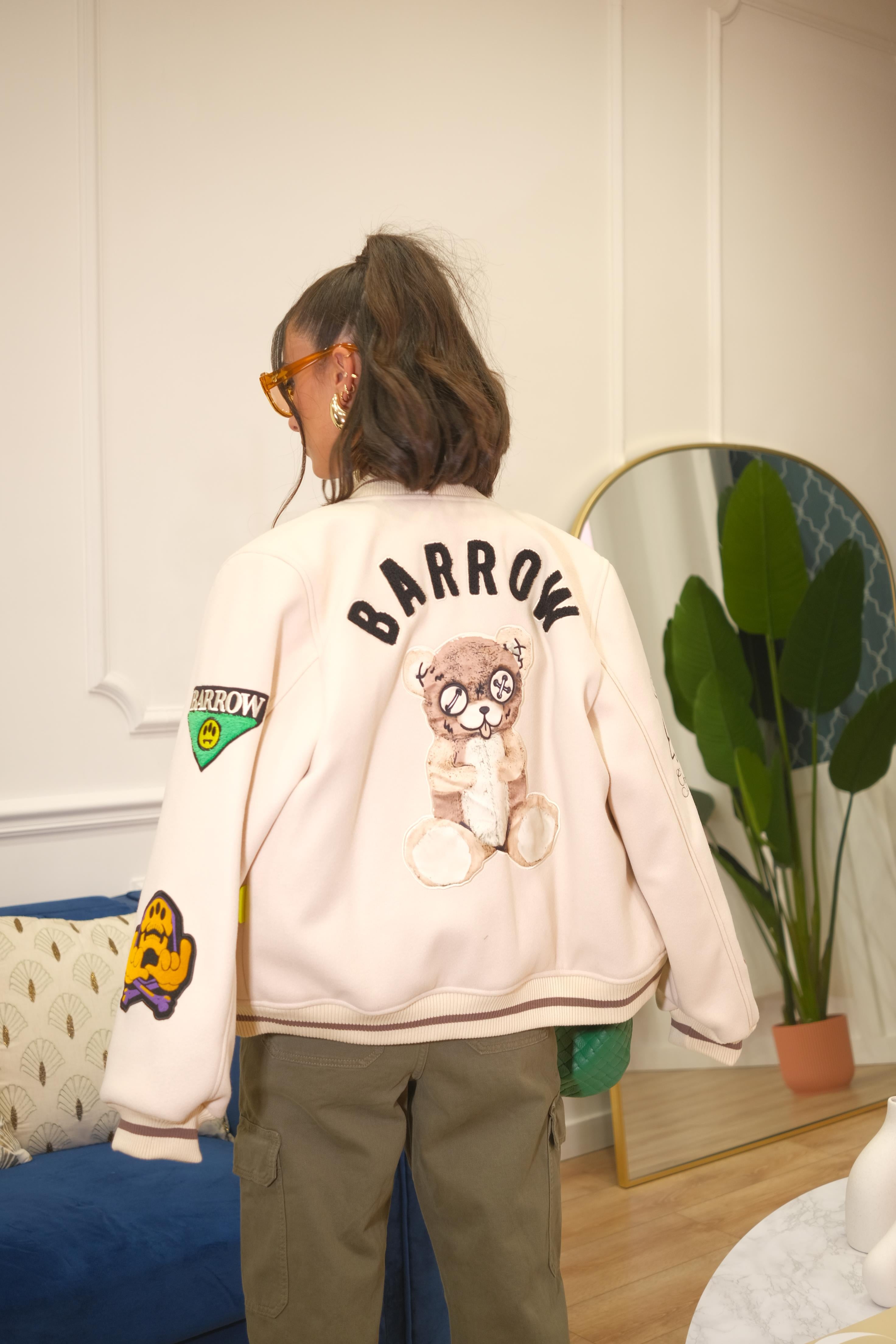 Bomber beige per donna e bambina con una serie di patch colorate F4BKJUBO014 13 BARROW 