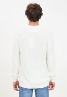 Maglioncino girocollo bianco da uomo con monogram CK J30J325672YBI YBI CALVIN KLEIN JEANS 