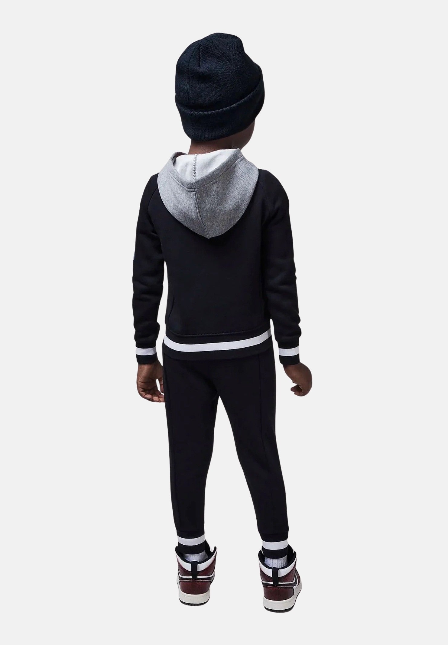 Tuta nera da bambino con dettagli a contrasto e logo 85D540 023 JORDAN 