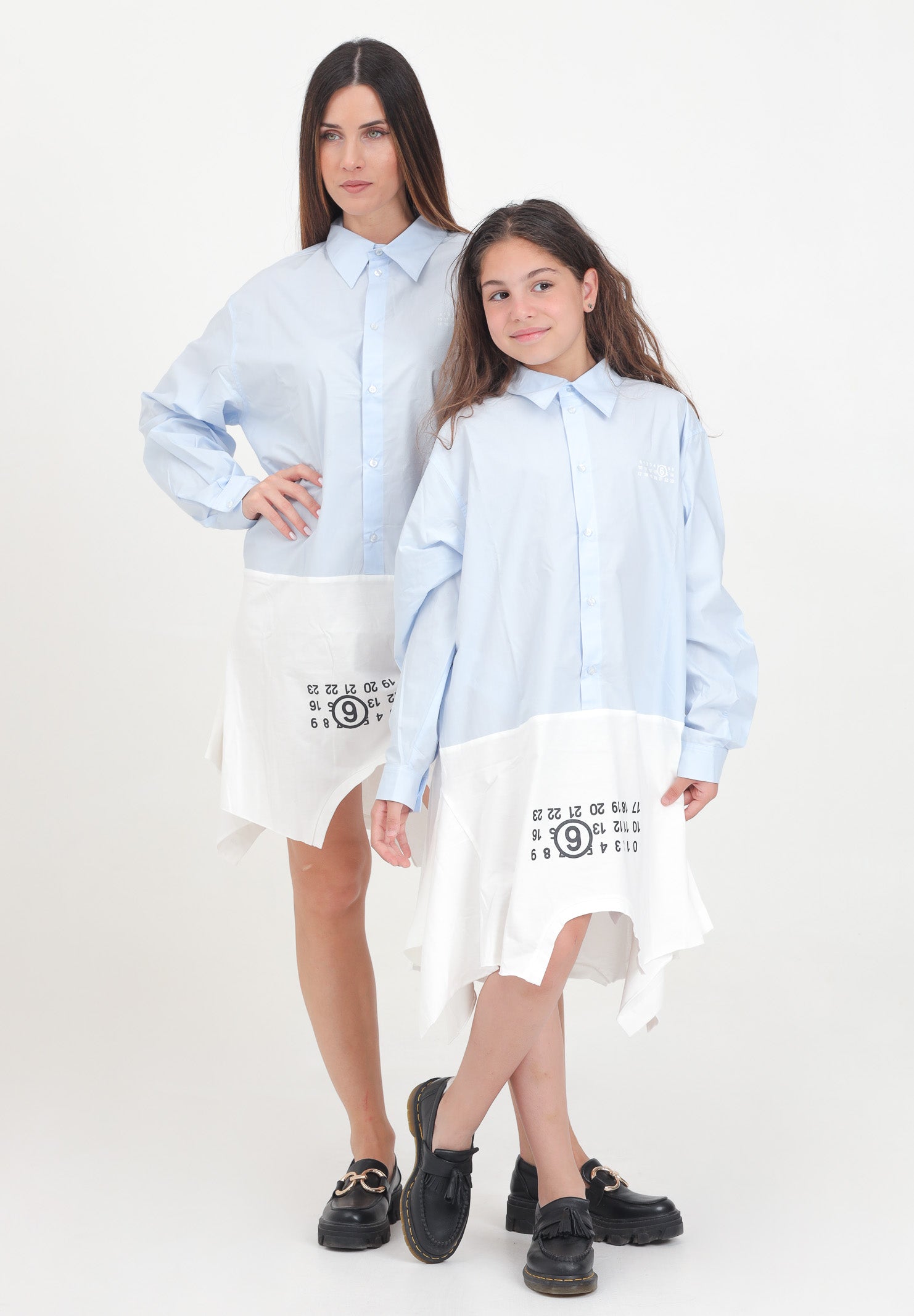 Abito corto bianco e azzurro per donna e bambina composto da camicia e t-shirt M60640MM014 M6C24 MAISON MARGIELA 