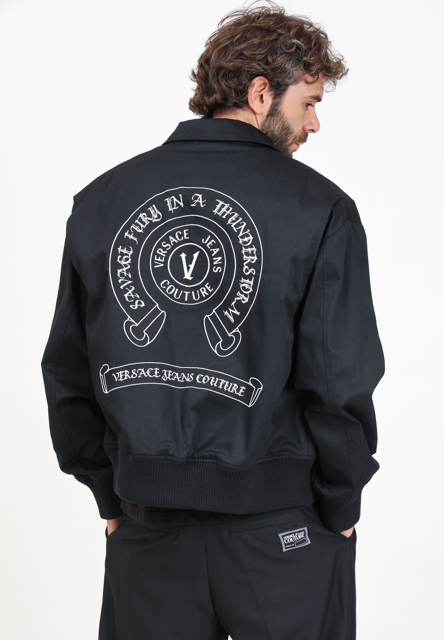 Giubbotto nero da uomo con smanicato rimovibile 77GASD19CN01D 899 VERSACE JEANS COUTURE 
