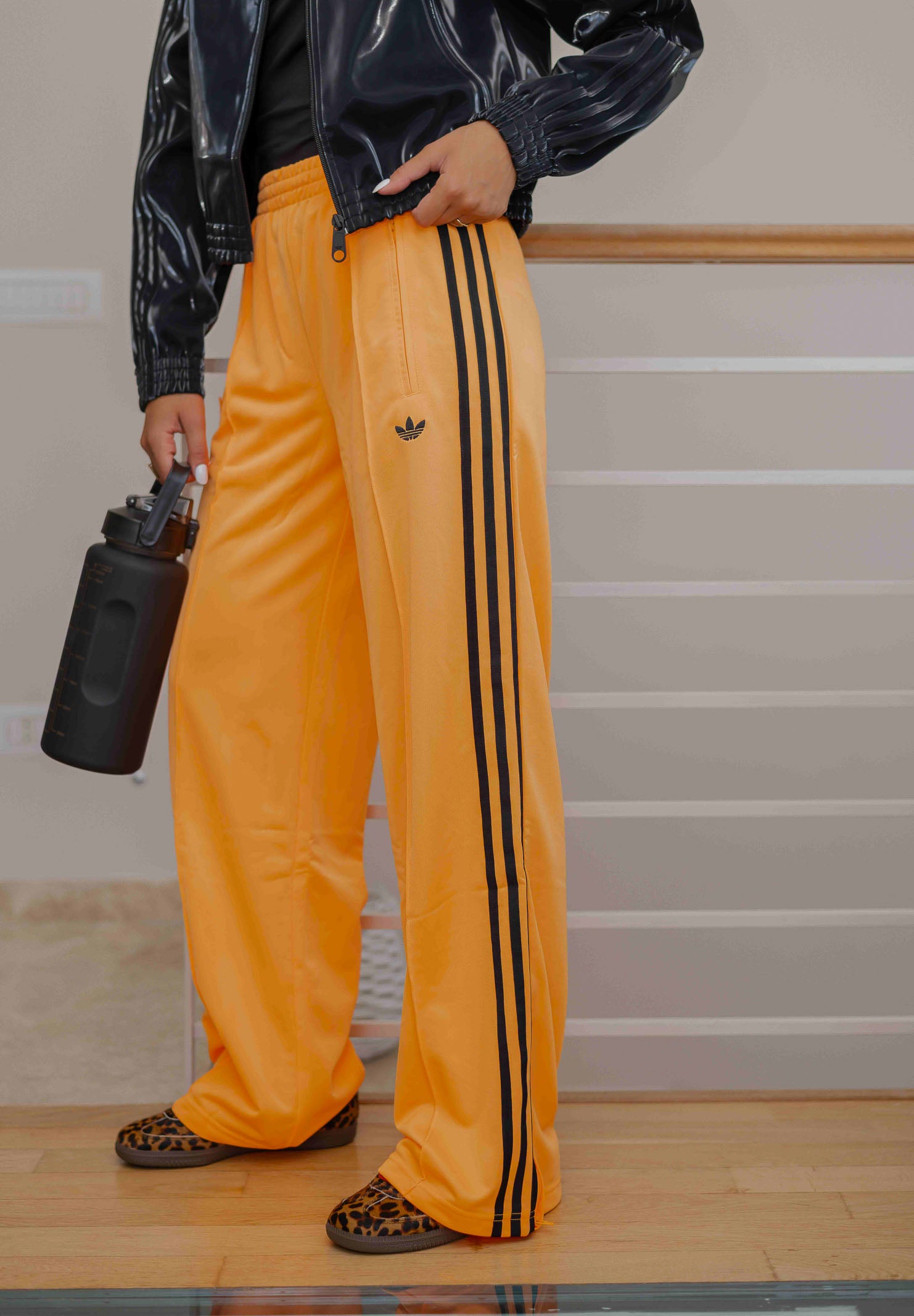 ADIDAS ORIGINALS Pantalone sportivo Adicolor Classic Firebird Loose arancione fluo da donna JY2694 . ADIDAS ORIGINALS 