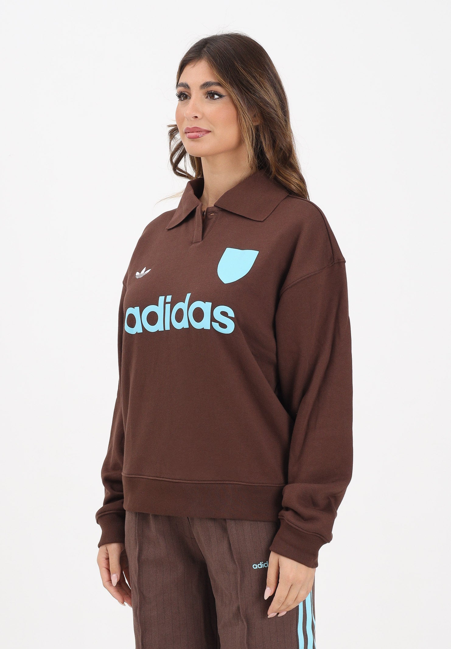 ADIDAS ORIGINALS Felpa stile polo marrone da donna con grafica da calcio JZ0879 . ADIDAS ORIGINALS 