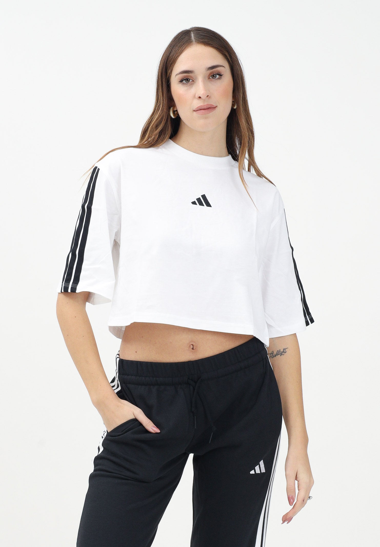 ADIDAS PERFORMANCE T-shirt a manica corta Essentials 3-Stripes Cotton Loose bianca da donna JD4999 . ADIDAS PERFORMANCE 