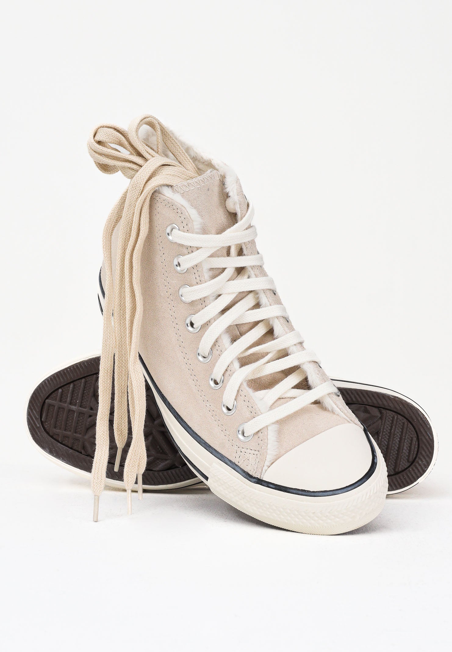 CONVERSE Sneakers Chuck Taylor All Star Cozy Suede beige per uomo e donna A17975C . CONVERSE 