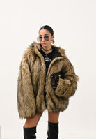 DIESEL Pelliccia sintetica beige per donna e ragazze dove il maxi logo Diesel J02406KXBQ9 K709 DIESEL 
