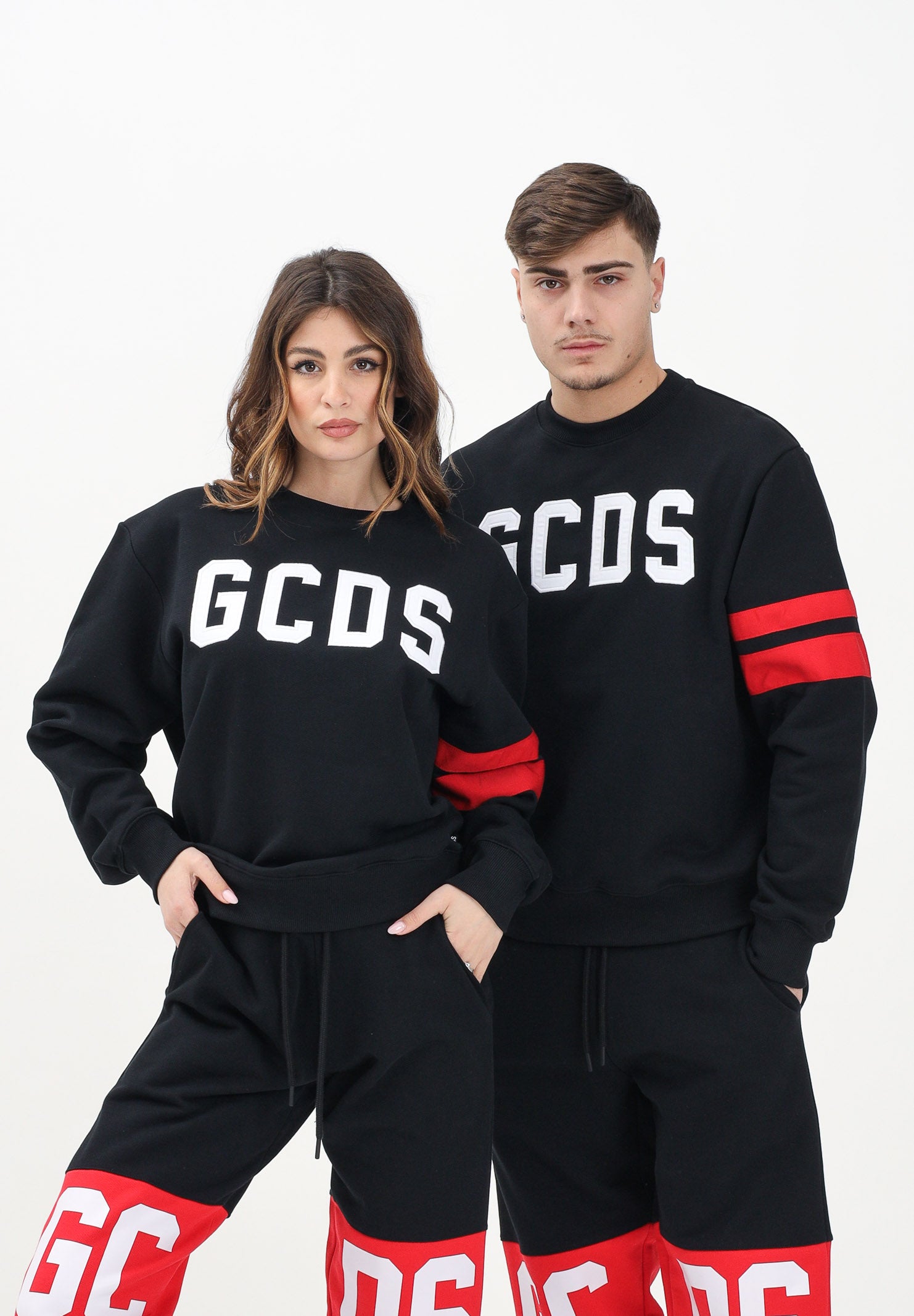 GCDS Felpa girocollo nera per uomo e donna con logo A2OM1510JI0 99 GCDS 