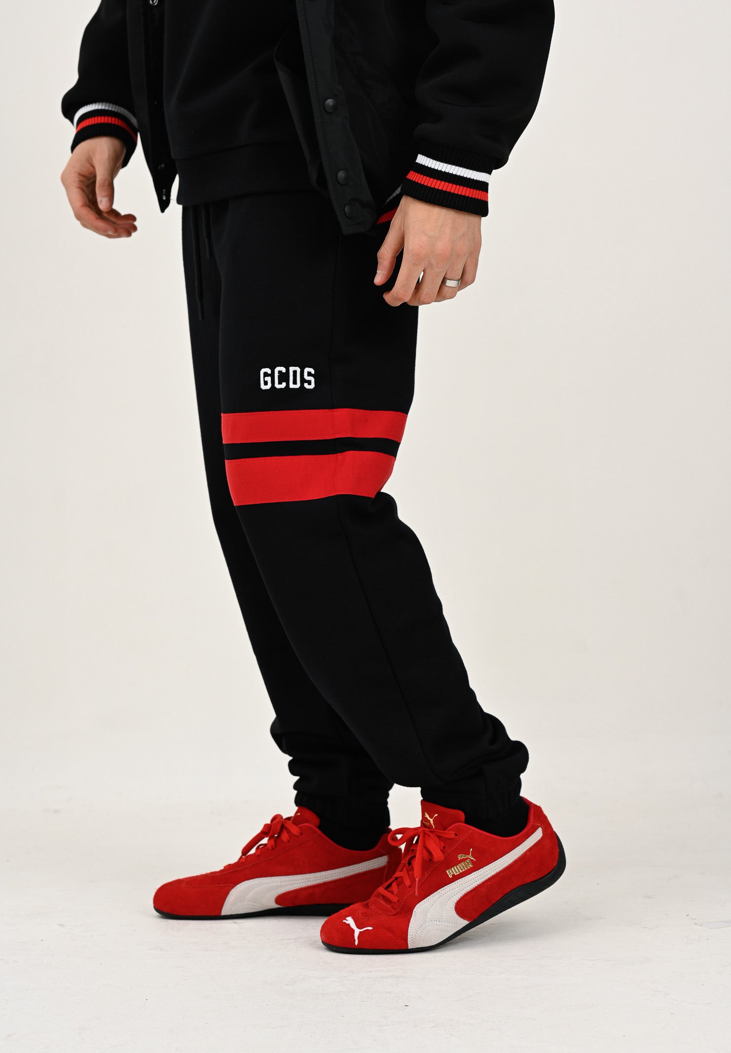 GCDS Pantalone sportivo nero per uomo e donna con dettagli a contrasto B1XM3002JI0 99 GCDS 