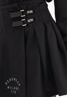 GCDS Gonna corta nera da donna dallo stile college B2CW3206KJ7 99 GCDS 