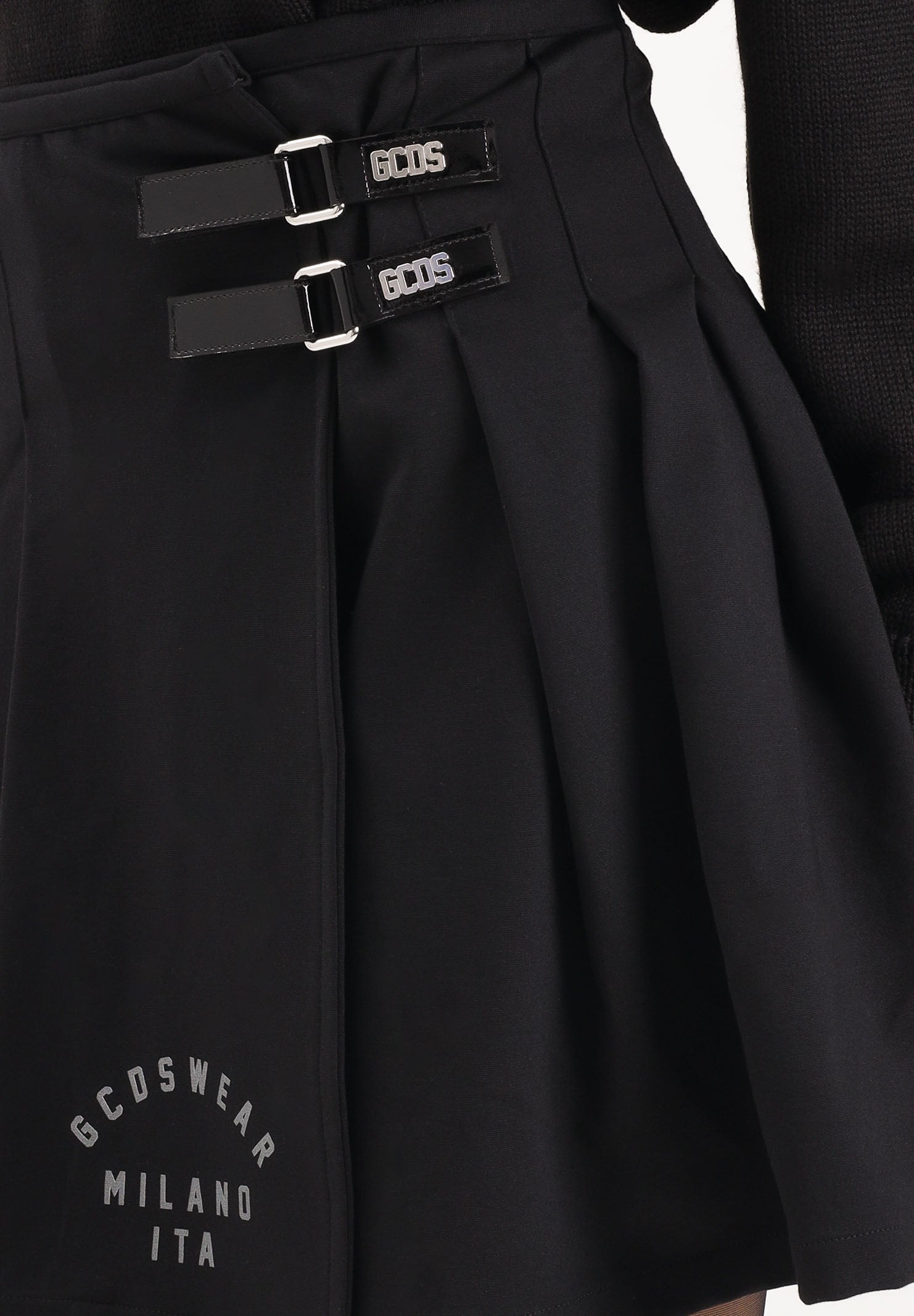 GCDS Gonna corta nera da donna dallo stile college B2CW3206KJ7 99 GCDS 