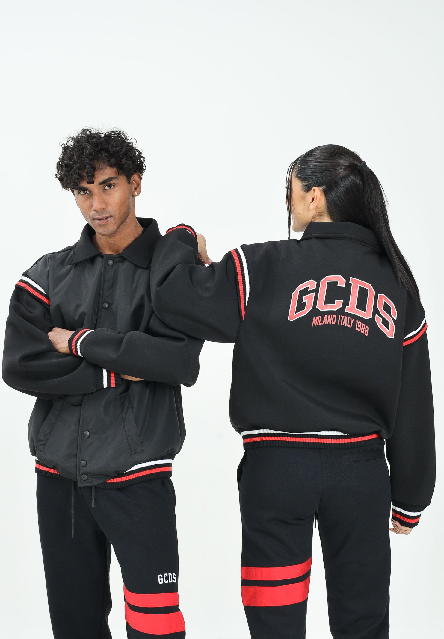 GCDS Bomber nero per uomo e donna con logo sul retro B2EM0901MA0 99 GCDS 