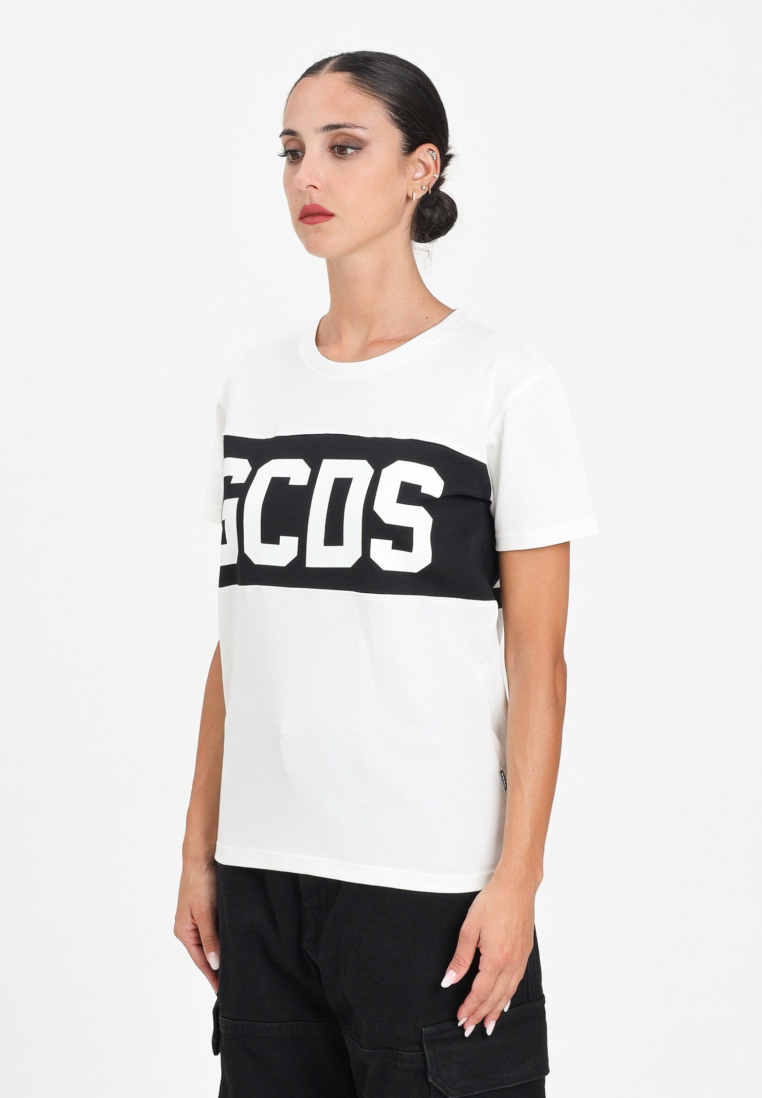 GCDS T-shirt a manica corta bianca per donna, ragazzi e bambini con fascia nera logata B2JU2329JF1 15 GCDS 