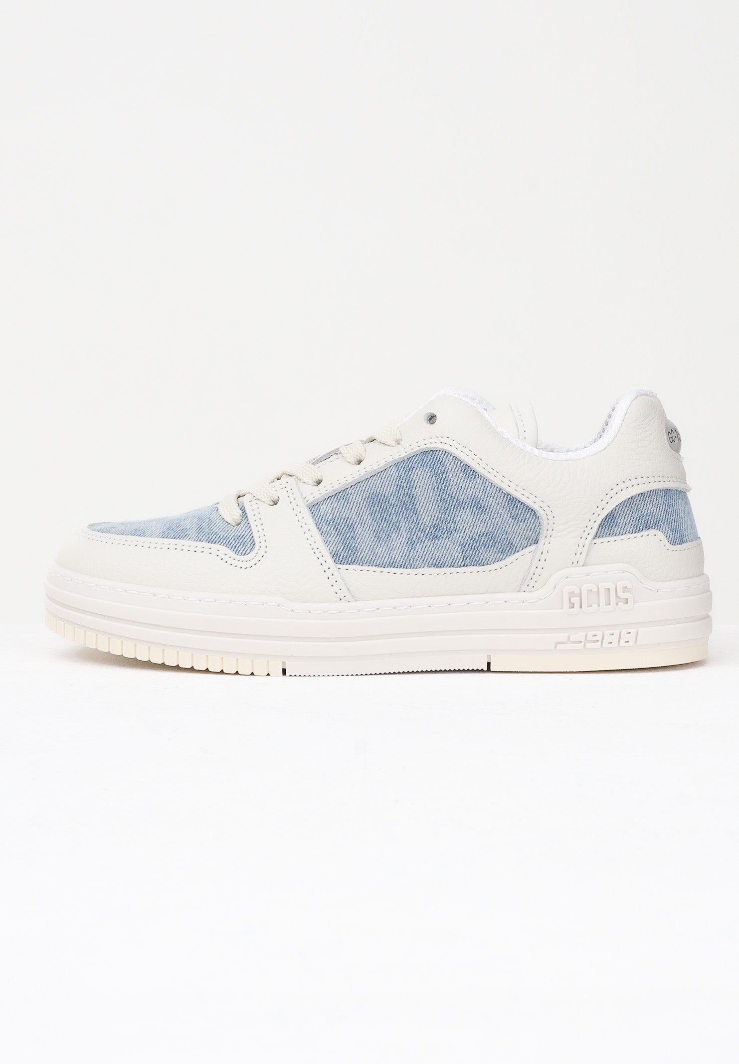 GCDS Sneakers panna per uomo e donna con inserti in denim chiaro GCD1011 460 GCDS 