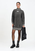 MAISON MARGIELA Abito corto nero per donna e bambina con sottili righe e patch logo M60847MM06K M6C39 MAISON MARGIELA 