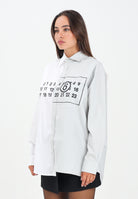 MAISON MARGIELA Camicia a manica lunga bianca e grigia per donna, ragazzi e bambini con stampa logo M60860MM014 M6C36 MAISON MARGIELA 