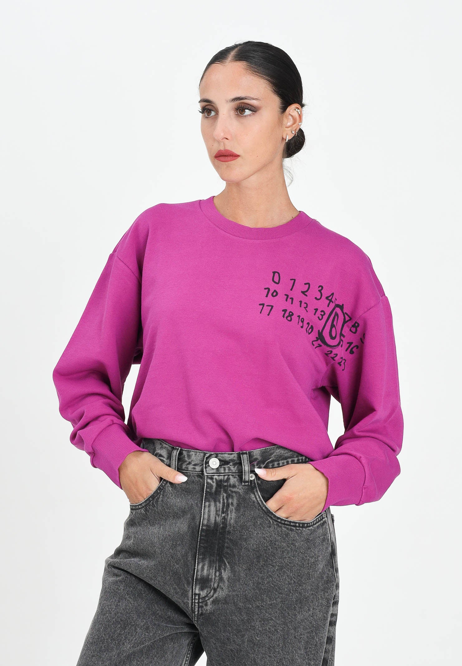 MAISON MARGIELA Felpa girocollo prugna per donna, ragazzi e bambini con il logo Hand Written effetto spennellato M60896MM02X M6602 MAISON MARGIELA 