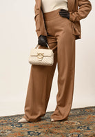 SANTAS Pantalone elegante POUVOIR color miele da donna con micro gessatura PV2626 MI SANTAS 
