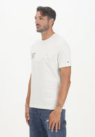 TOMMY HILFIGER T-shirt a manica corta panna da uomo con applicazione di lettere Athleisure MW0MW39364Z00 . TOMMY HILFIGER 