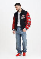 TOMMY JEANS Jeans in denim blu da uomo con ricamo sul retro DM0DM212031A5 . TOMMY JEANS 