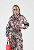ADIDAS ORIGINALS Felpa con zip LIBERTY LONDON multicolore da donna con fantasia grafica all-over e tessuto tecnico satinato HY4999 . ADIDAS ORIGINALS 