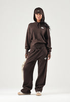 ADIDAS ORIGINALS Pantalone auco-marrone da donna con vita regolabile e gamba dritta. IA4437 . ADIDAS ORIGINALS 