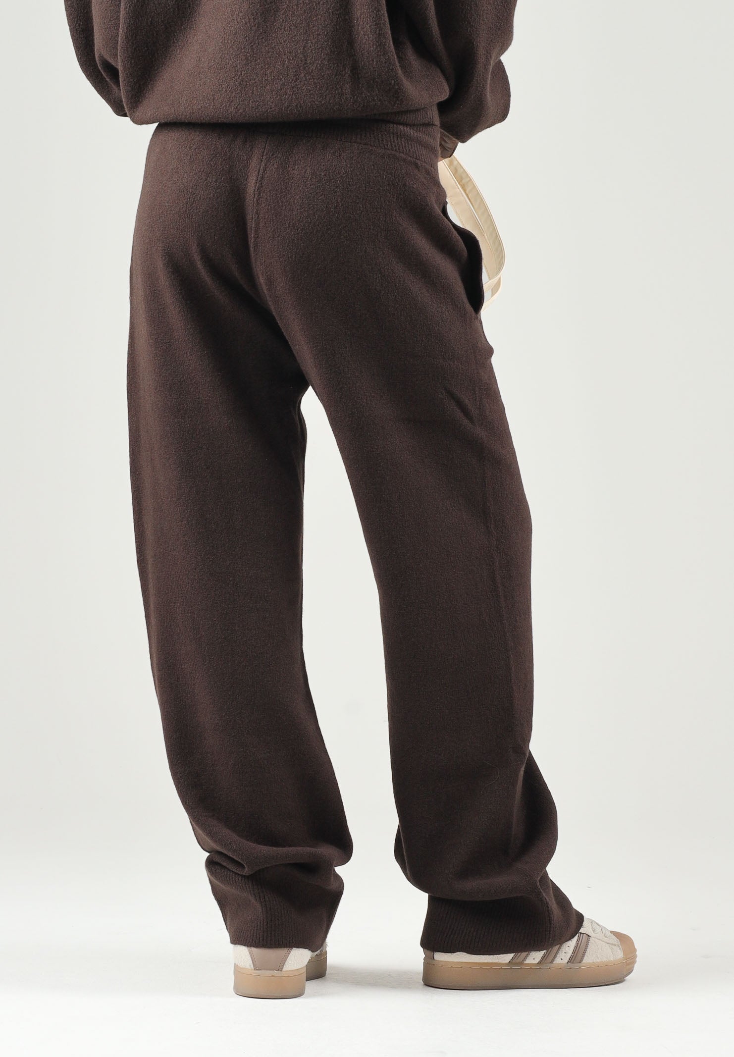 ADIDAS ORIGINALS Pantalone auco-marrone da donna con vita regolabile e gamba dritta. IA4437 . ADIDAS ORIGINALS 