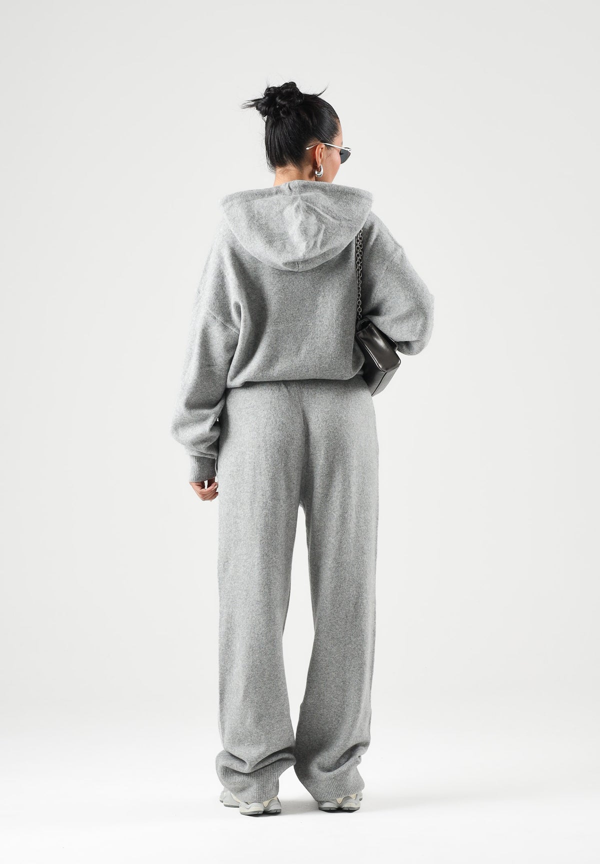 ADIDAS ORIGINALS Pantaloni  ESSENTIALS KNIT grigio chiaro da donna con coulisse in vita e logo Trefoil ricamato. IA4439 . ADIDAS ORIGINALS 