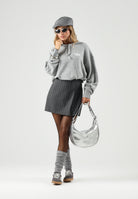 ADIDAS ORIGINALS Maglione con cappuccio KNIT HOODIE grigio per donna con tasca marsupio e mini logo iconico IA4450 . ADIDAS ORIGINALS 