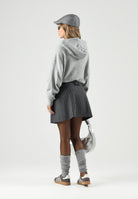 ADIDAS ORIGINALS Felpa con cappuccio grigio per donna con tasca marsupio e mini logo iconico IA4450 . ADIDAS ORIGINALS 