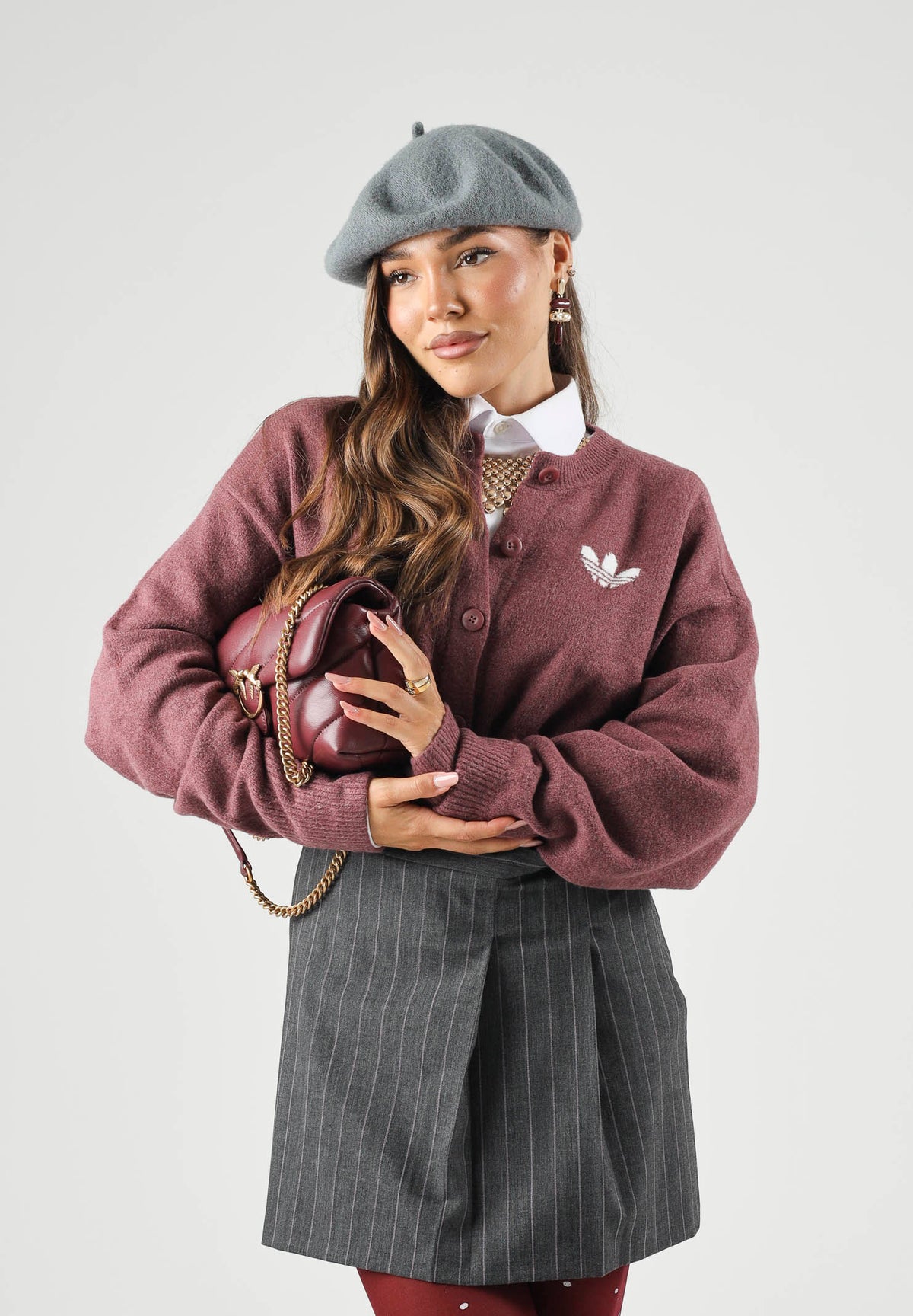 ADIDAS ORIGINALS Cardigan corto ESSENTIALS KNIT Burgundy, bordeaux, donna. IA4454 . ADIDAS ORIGINALS 