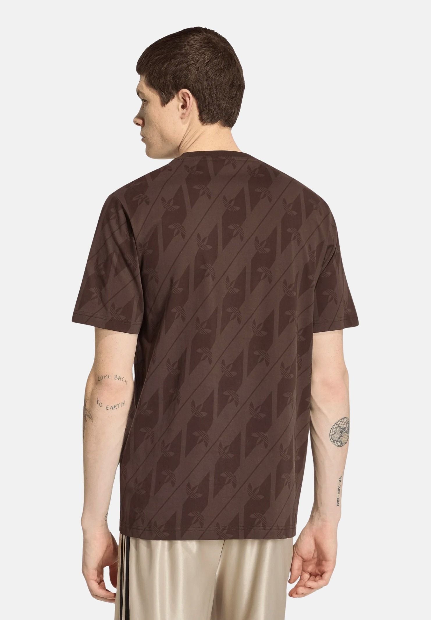 ADIDAS ORIGINALS T-shirt MONOGRAM AOP Aurora Coffee da uomo IA4531 . ADIDAS ORIGINALS 
